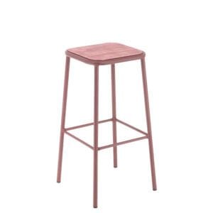 Taburete de metal con asiento de madera para hostelería