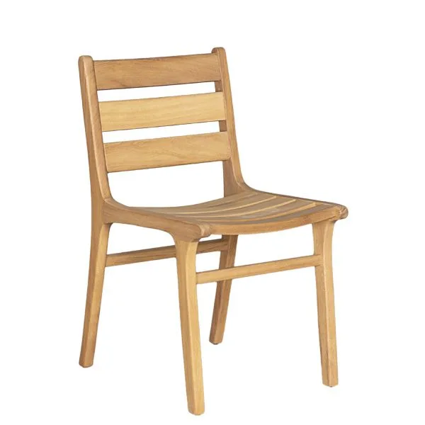 Silla en madera maciza de Iroko para terrazas de hostelería