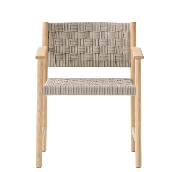 Sillón de interior en madera con asiento tapizado