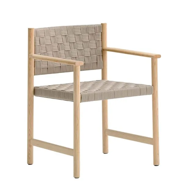 Sillón de interior en madera con asiento tapizado