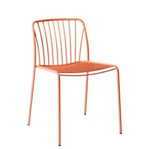Silla apilable en tubo de metal apta para terrazas de cafeterías