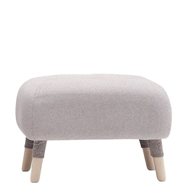 Pouf tapizado con patas de madera