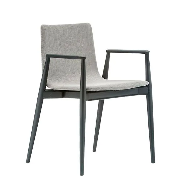 Silla tapizada con brazos Malmo de Pedrali