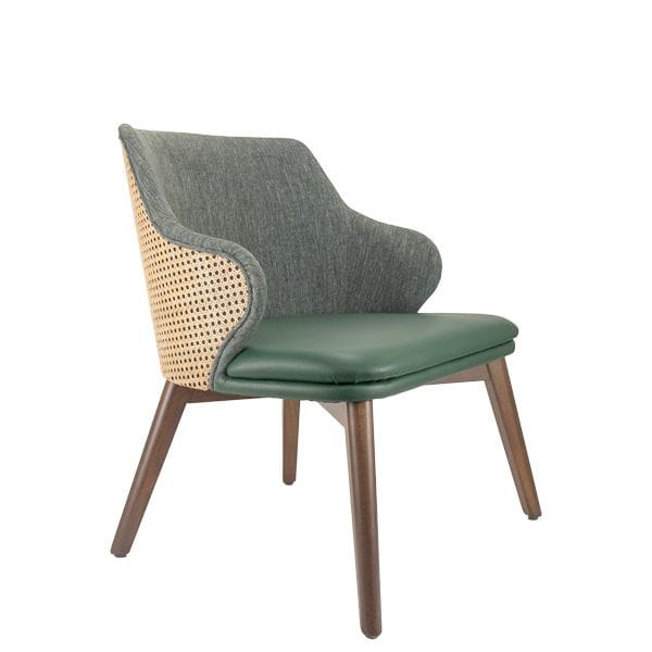 Butaca baja estructura en madera de haya natural o teñida en color a elegir con asiento y respaldo tapizado en tela o polipiel a elegir. Opción de respaldo exterior en médula o tapizado.