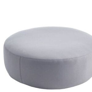 Banco MOLI BC 2 fabricado en espuma de poliuretano y aseinto acolchado y tapizado para mayor comodidad. Están diseñados para dar un toque divertido y relajado al ambiente y para dar protagonismo al espacio. Su versatilidad los hace apto para utilizarse co