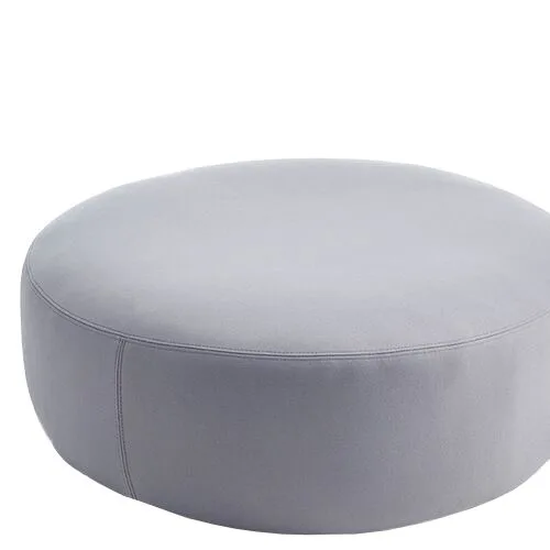 Banco MOLI BC 2 fabricado en espuma de poliuretano y aseinto acolchado y tapizado para mayor comodidad. Están diseñados para dar un toque divertido y relajado al ambiente y para dar protagonismo al espacio. Su versatilidad los hace apto para utilizarse co