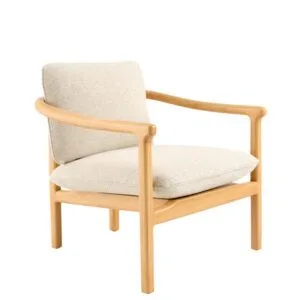 Butaca de madera con brazos y asiento tapizado