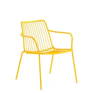 Silla con brazos Nolita de Pedrali estructura de varas apilable para exterior