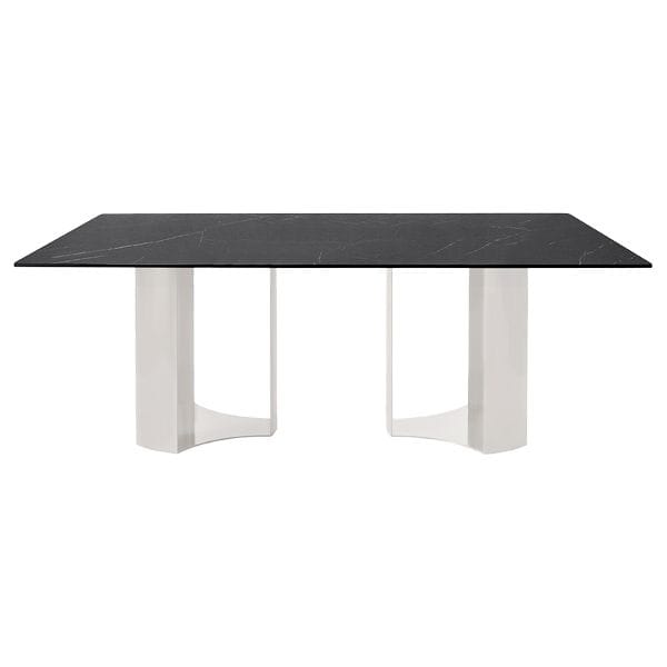 Mesa grande de diseño para hostelería con estructura en acero