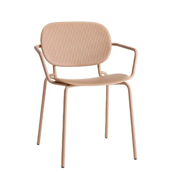 Sillón plástico reciclado con estructura tubular metálica