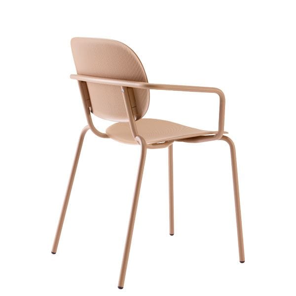 Sillón plástico reciclado con estructura tubular metálica