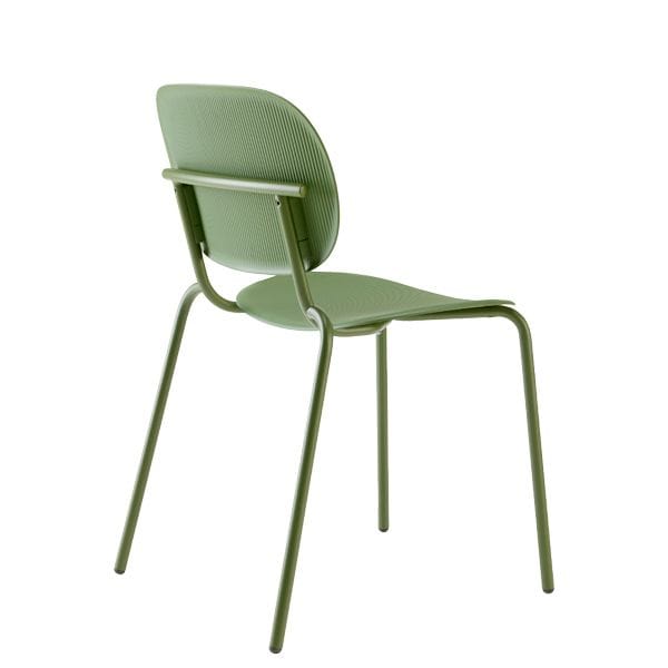 Silla plástico reciclado con estructura tubular metálica