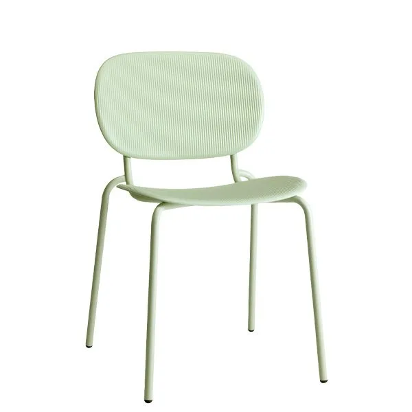 Silla plástico reciclado con estructura tubular metálica
