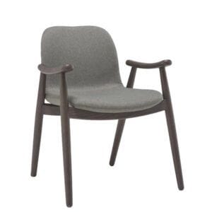 Sillón tapizado con reposabrazos para interiores