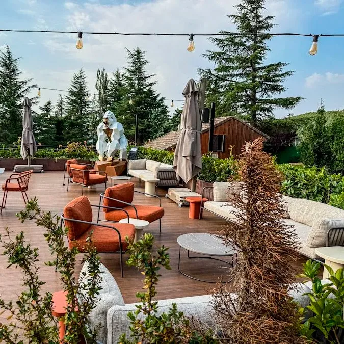 Terraza hotel Arcipestre de Hita zona lounge