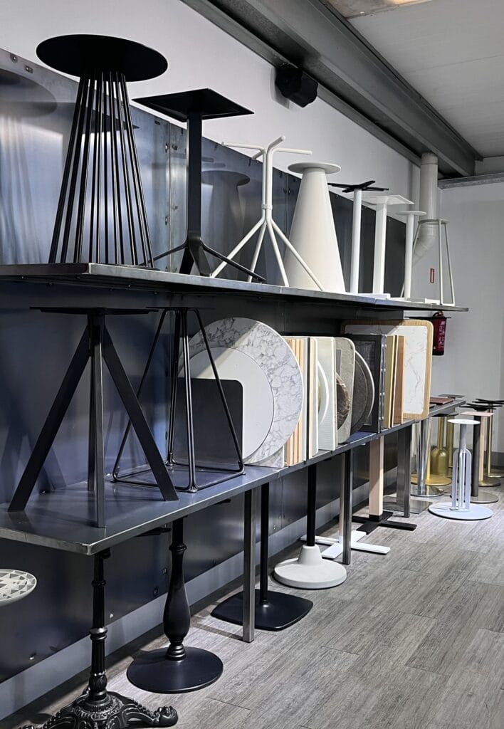 Ven a vernos a la mayor tienda exposición especializada en bases y pies de mesa para hostelería