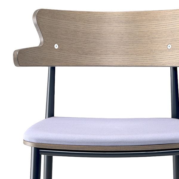 Sillón de madera con respaldo envolvente - Diseño Moderno