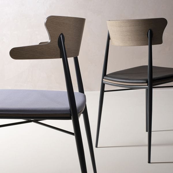 Sillón de madera con respaldo envolvente - Diseño Moderno