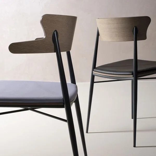 Sillón de madera con respaldo envolvente - Diseño Moderno