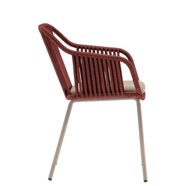 Sillón exterior de acero con cuerda trenzada y cojín