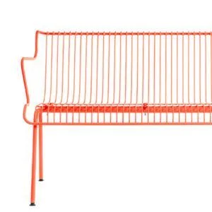 Banco South de Magis en acero tratado con cataforesis, diseño de Konstantin Grcic.
