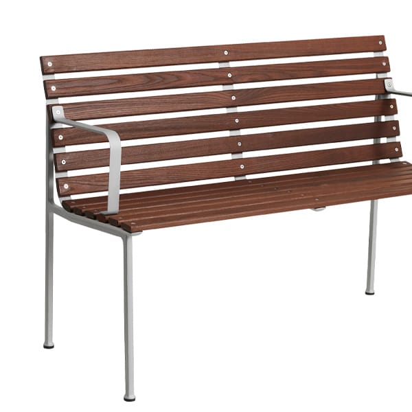 Banco Traverse Dining Armrest HAY en aluminio y fresno
