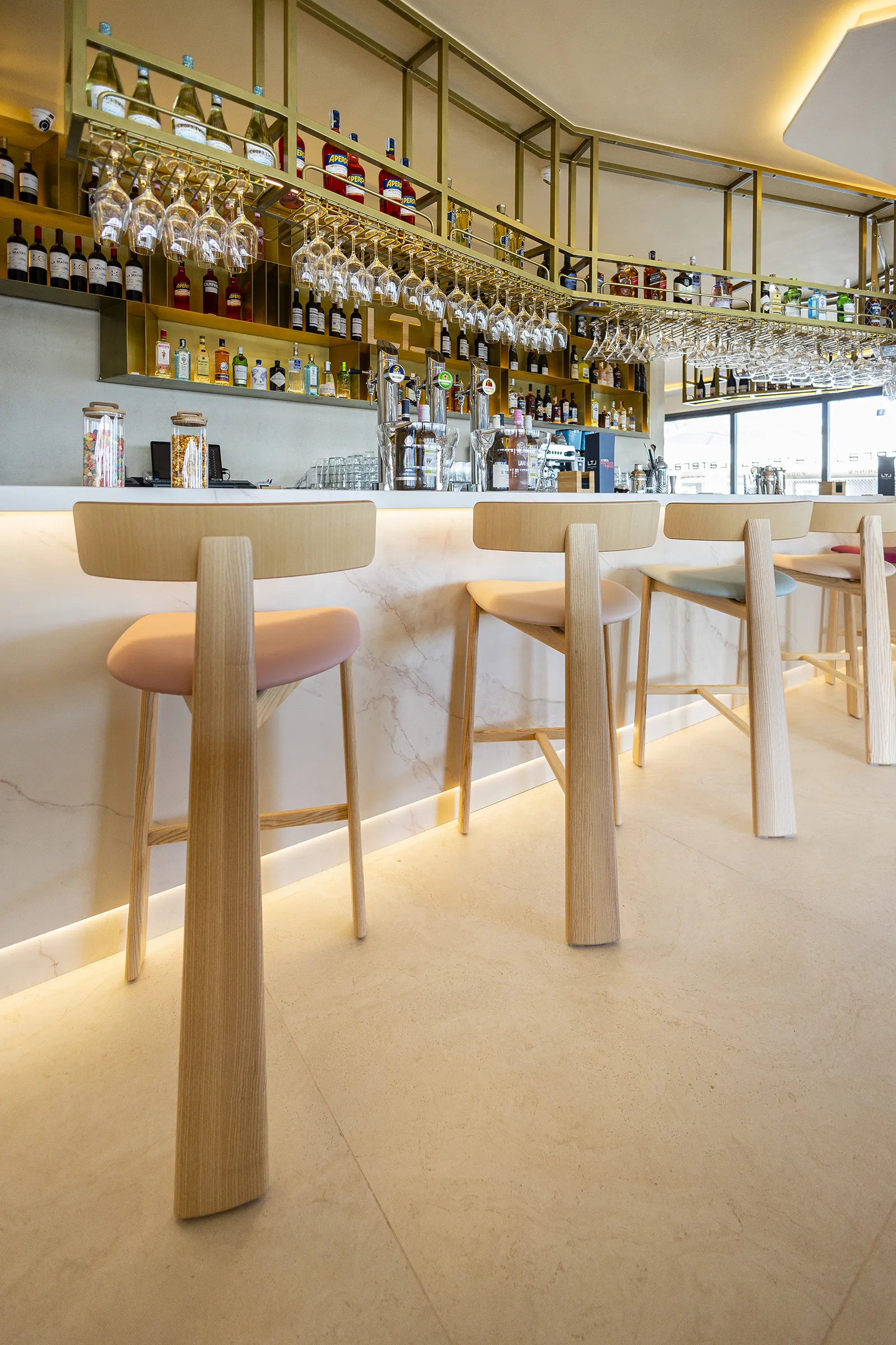 barra-theo-restaurante-lateral-torrevieja