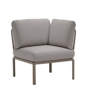 Butaca esquinera Komodo de resina de fibra de vidrio