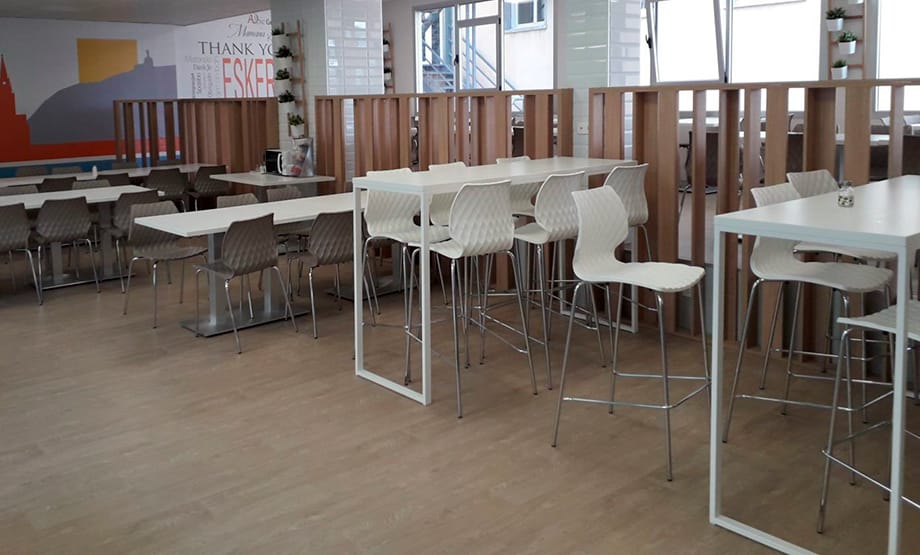 Mesas altas comedor hospital Ingenia Contract