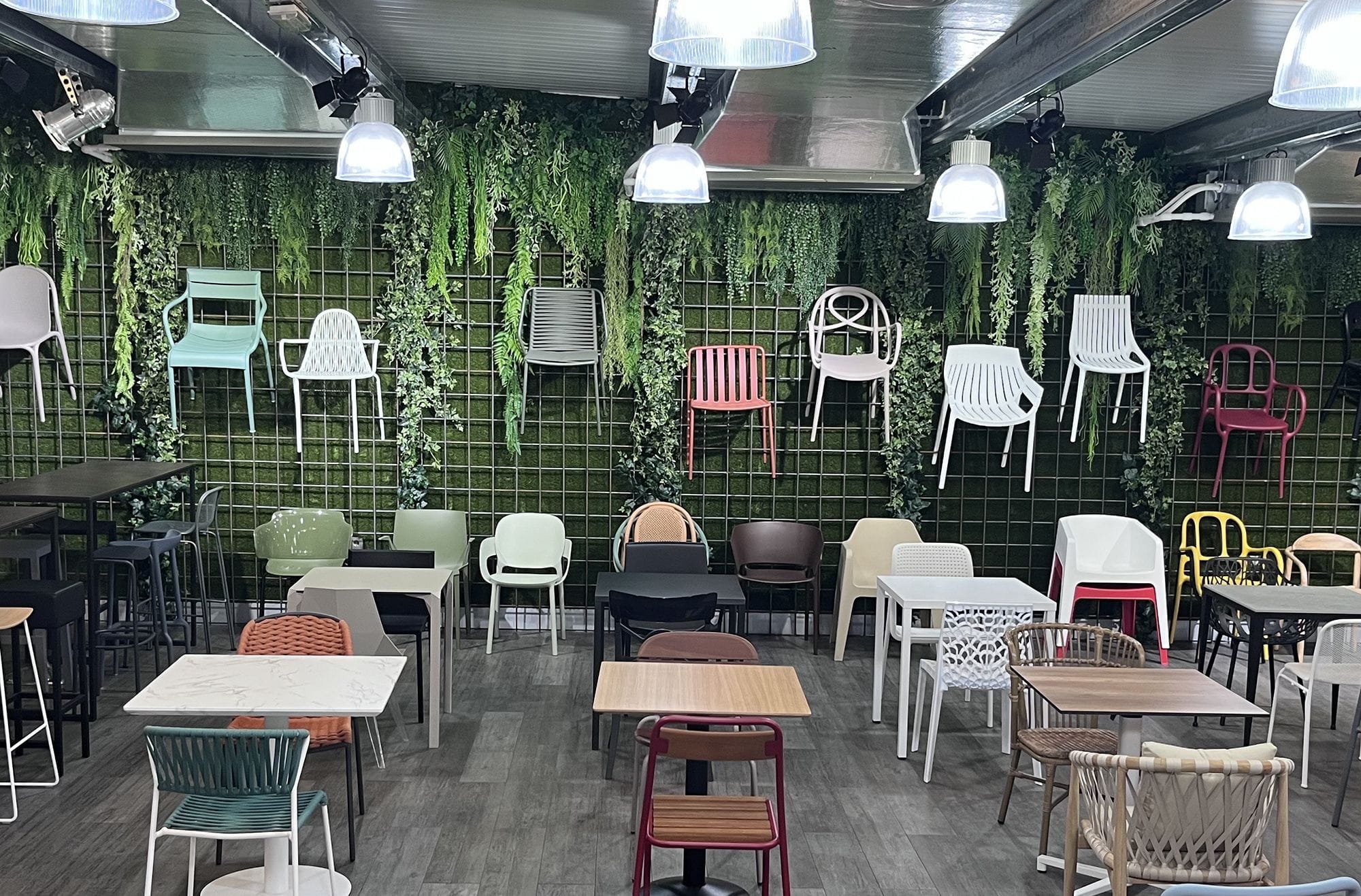Tienda exposición de sillas y mobiliario para restaurantes y hostelería