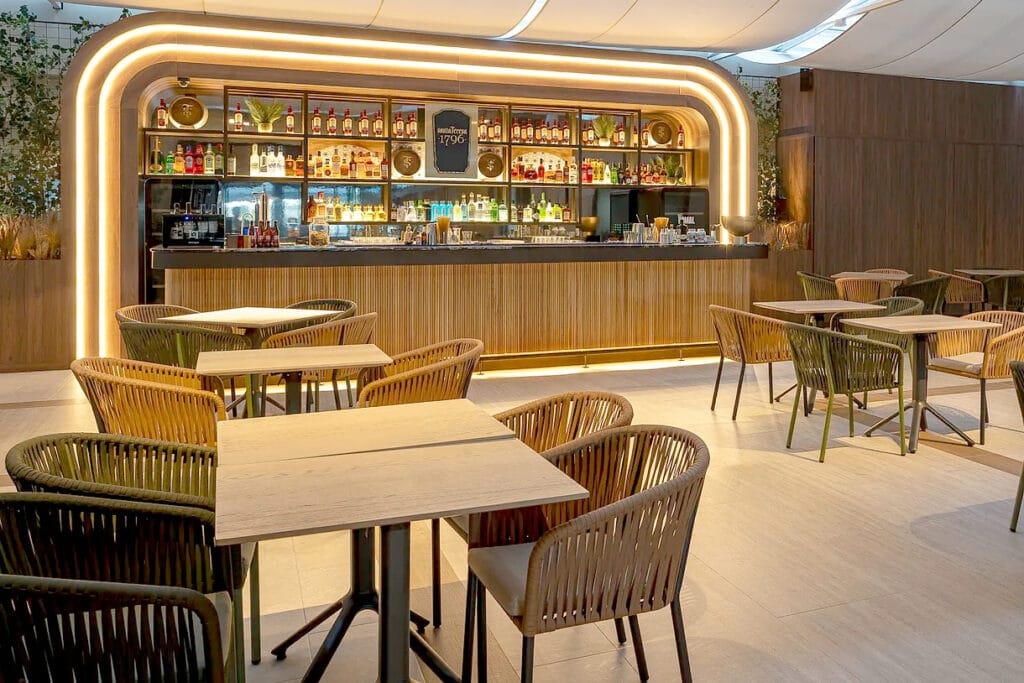 proyecto mercado madriles mobiliario por Ingenia Contract en Madrid