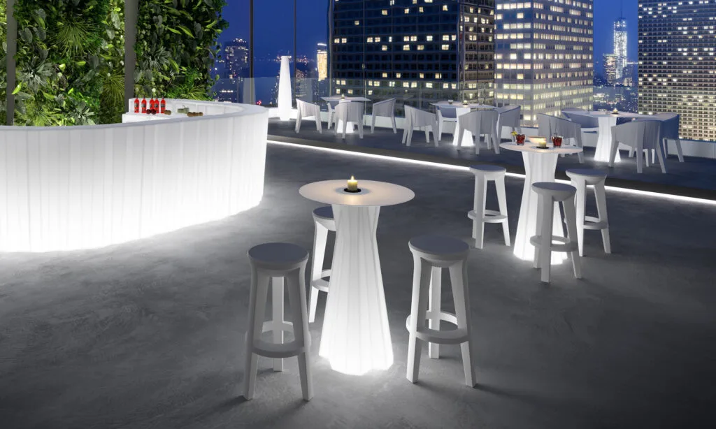 Mesas altas terraza iluminadas para hostelería Ingenia Contract