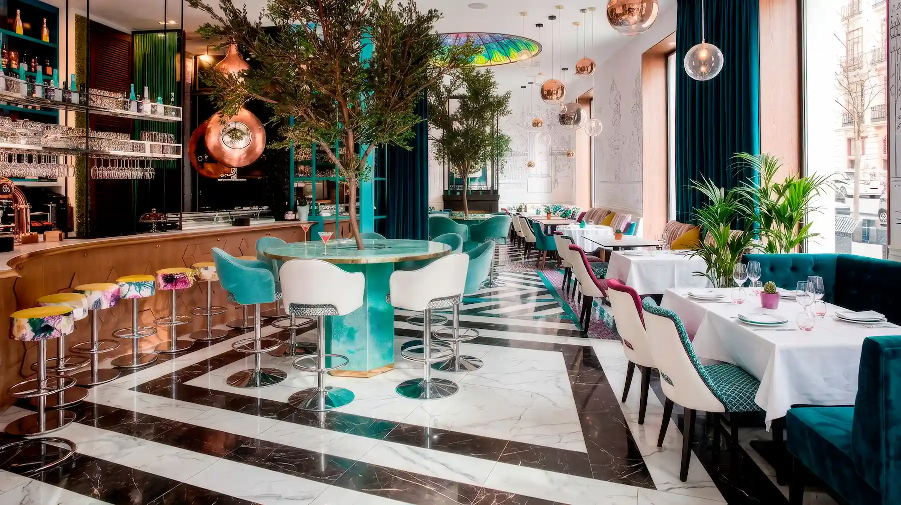 restaurante diferentes ambientes barra comedor mesa alta