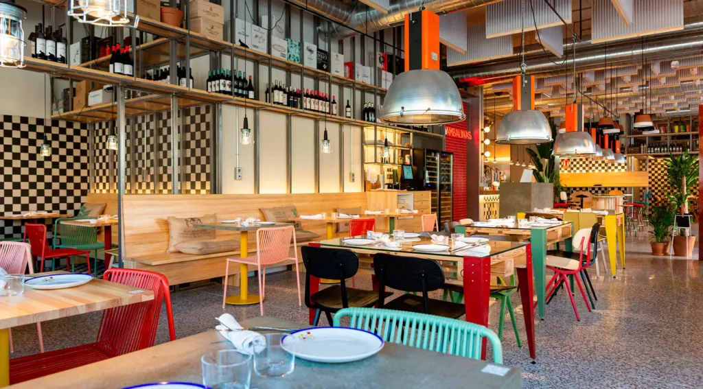 restaurante taberna cachivache madrid estilo industrial colorido