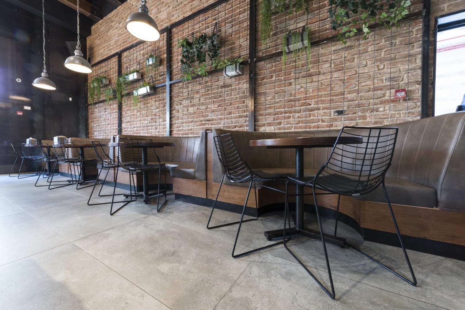 Restaurante estilo industrial mobiliario