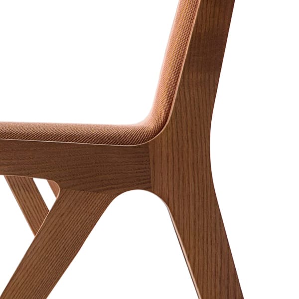 Detalle del asiento tapizado de la Silla Bridge