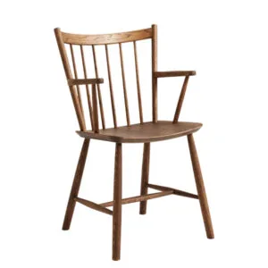 Sillón J Series 42 de Hay en madera de haya