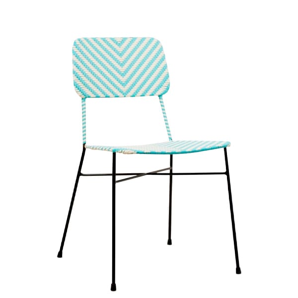 Silla de ratán Arkana con estructura metálica