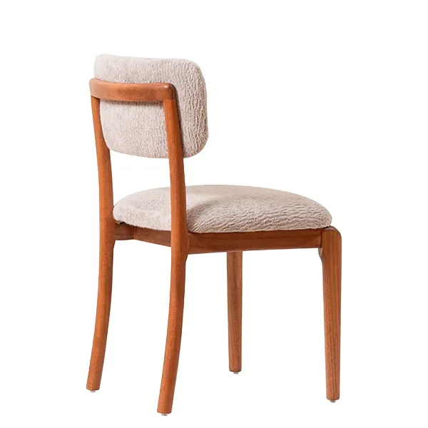 Sillón tapizado Vionna en madera de haya