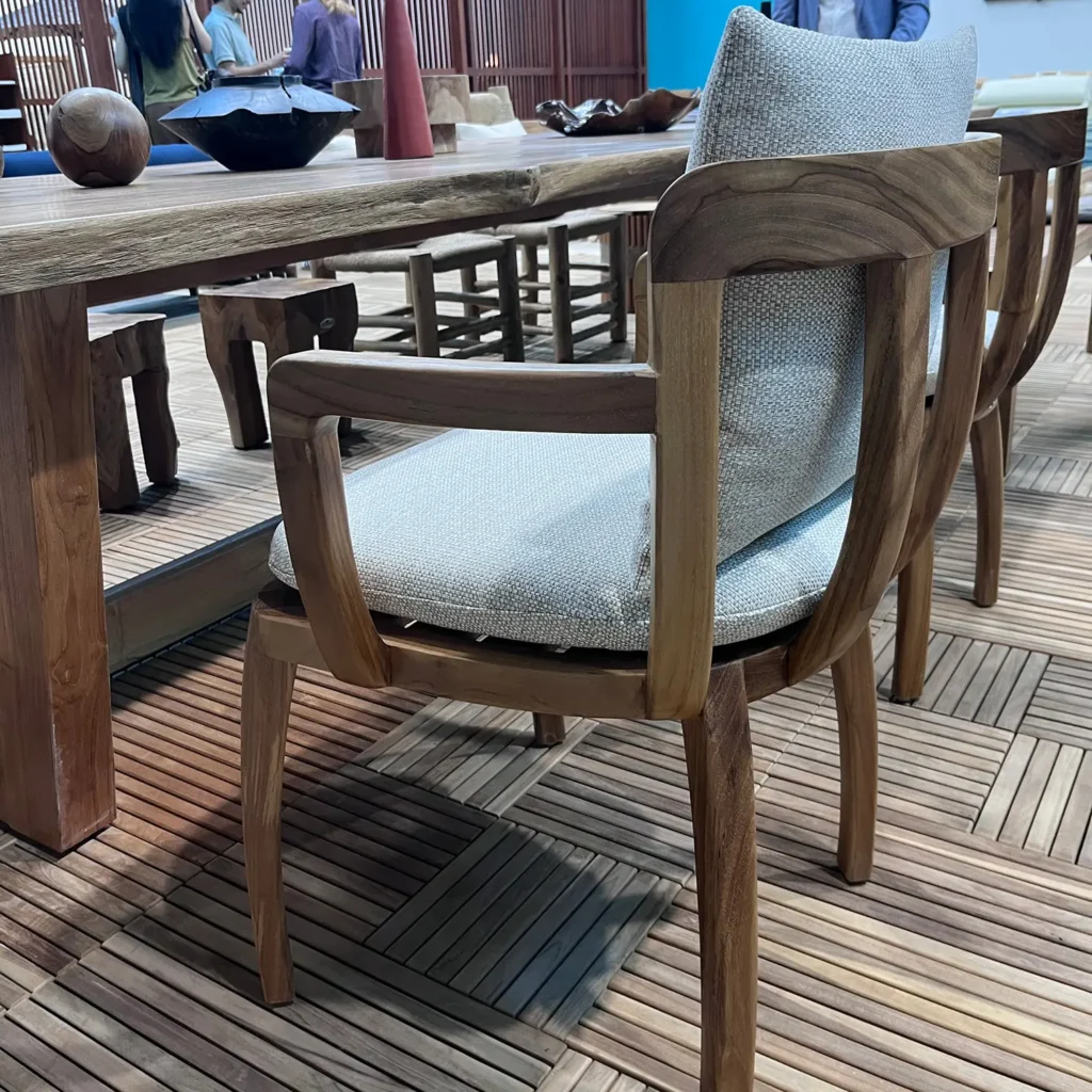 sillas curvas 3 salone mobile milano