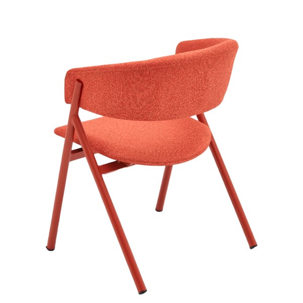 sillón tapizado Angie con estructura metálica