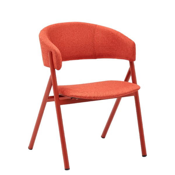 sillón tapizado Angie con estructura metálica