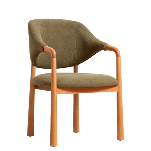 Sillón Assel con estructura de madera de haya y tapizado