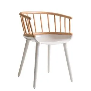 Sillón Cyborg Stick Magis en policarbonato con respaldo de fresno
