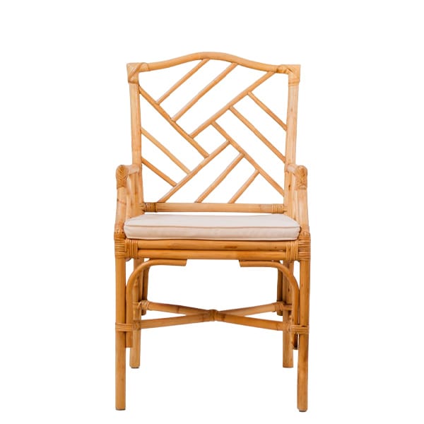 Sillón de madera Romo en caña natural con cojín