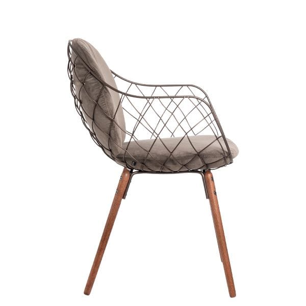 Sillón Piña Magis con estructura metálica entrelazada y cojines desenfundables