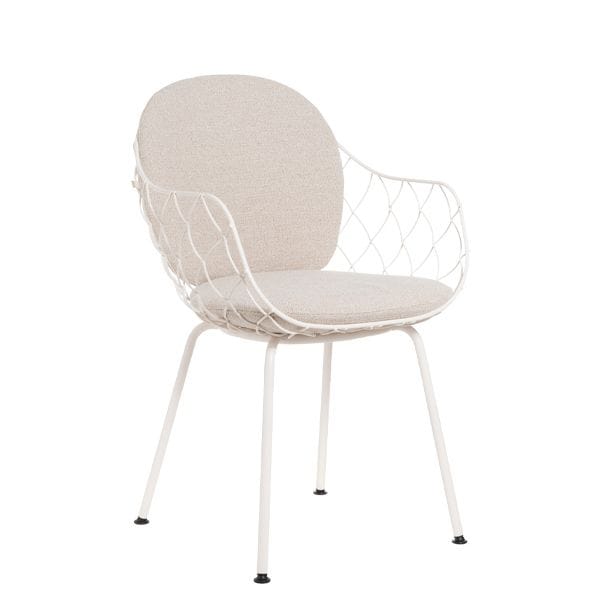 Sillón Piña Magis con estructura metálica entrelazada y cojines desenfundables