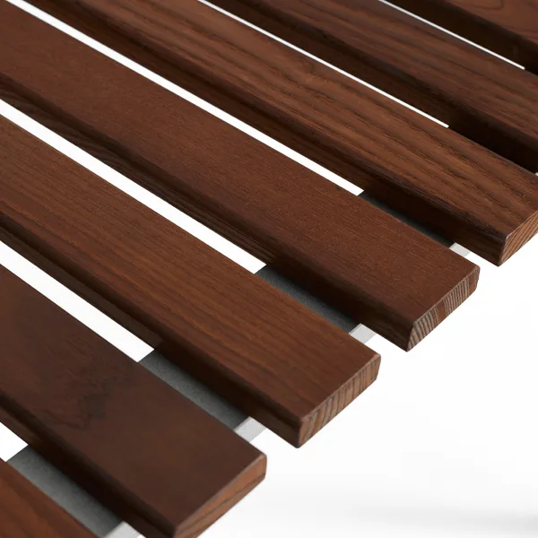 Detalle de las lamas de madera de fresno del taburete Traverse