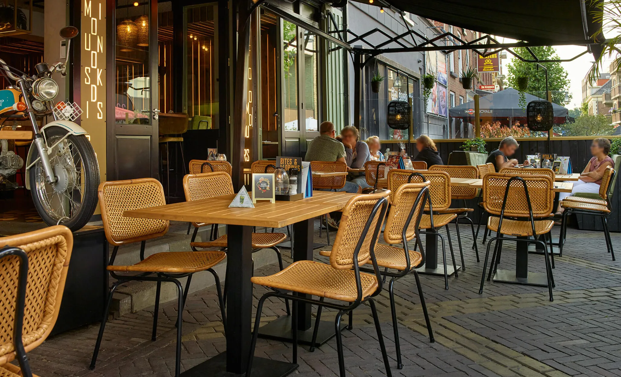 Terraza hosteleria sillas mesas optimizar espacio