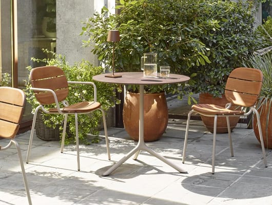 Silla de terraza estructura metalica y madera para hosteleria